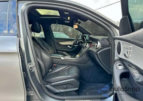 2023 Mercedes-Benz Glc Coupe 300 4Matic z USA, uszkodzony, nr VIN W1N0J8EB8PG123626